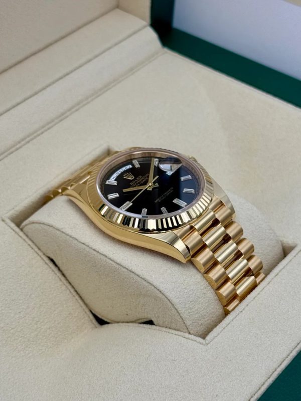 【Super Clone】RLX Yellow Gold President Day Date 40mm Black Diamond Baguette Dial - 228238